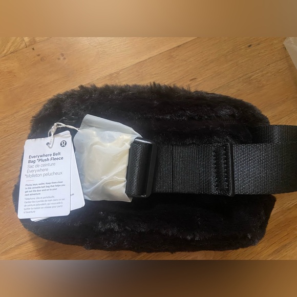 NWT Lululemon Everywhere Belt Bag - Picture 2 of 4